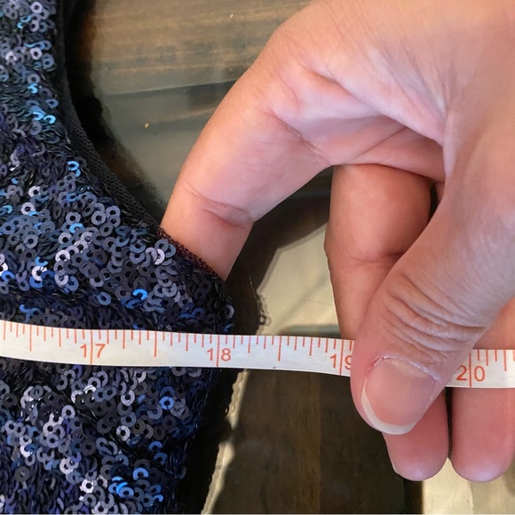 Vera Wang Sequin and Tule Navy Metallic Knee Length size 8 - Picture 9 of 16